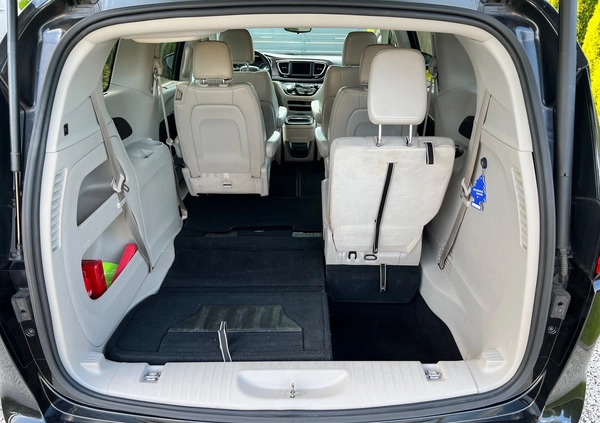 Chrysler Pacifica cena 86900 przebieg: 232231, rok produkcji 2018 z Czarne małe 781
